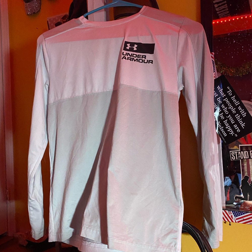 Long sleeve under armor shirt